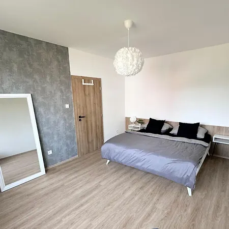 Apartmán V Klidné části Hradce